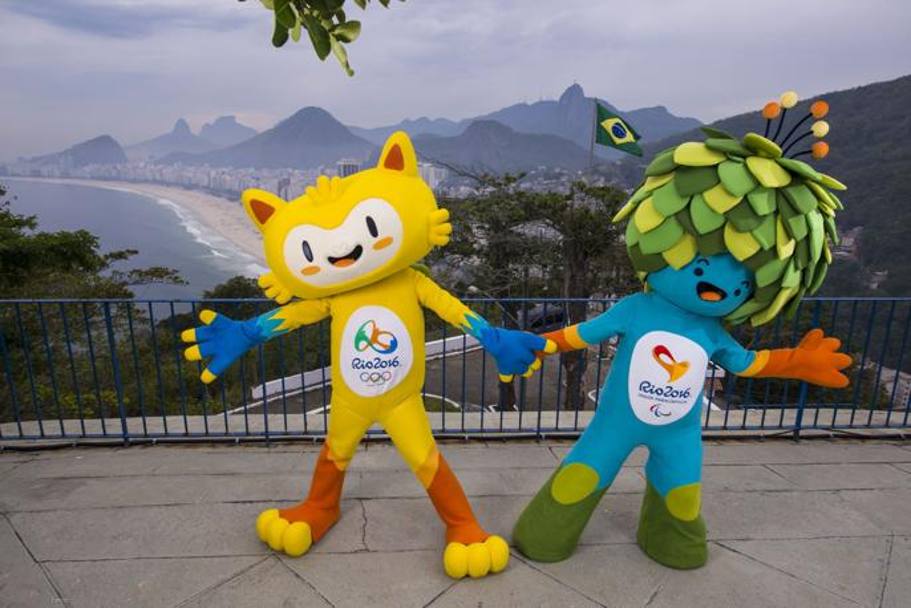 Presentate le mascotte delle Olimpiadi di Rio 2016: il felino simboleggia la ricchezza della fauna brasiliana, l&#39;albero farà da mascotte alle Paralimpiadi. AFP
